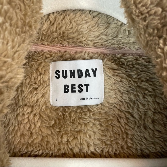 Aritzia Sunday Best Mockneck Fuzzy Zip Up Jacket Teddy Fleece Tan - Picture 10 of 11